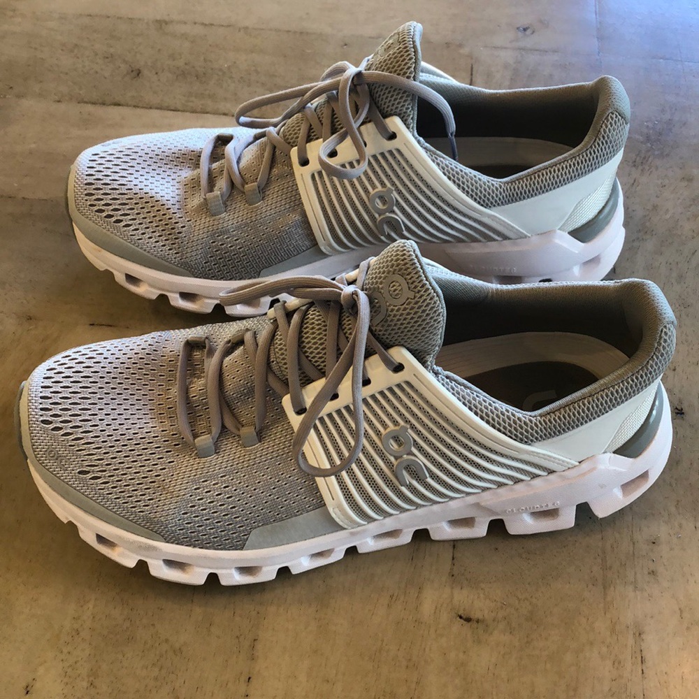 Women’s On Cloud Glacier Swift, size 8.5